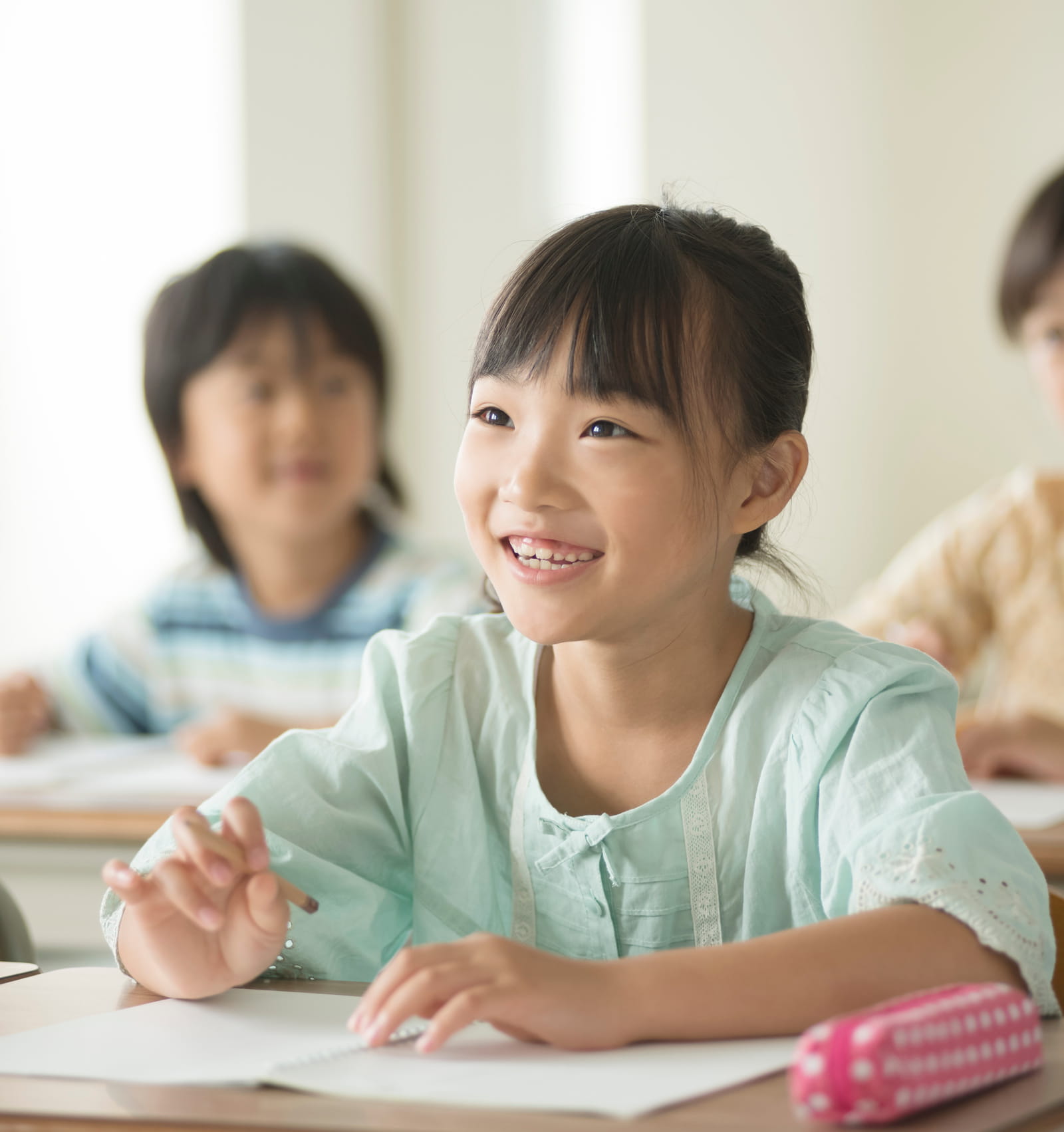 授業を楽しむ中学生